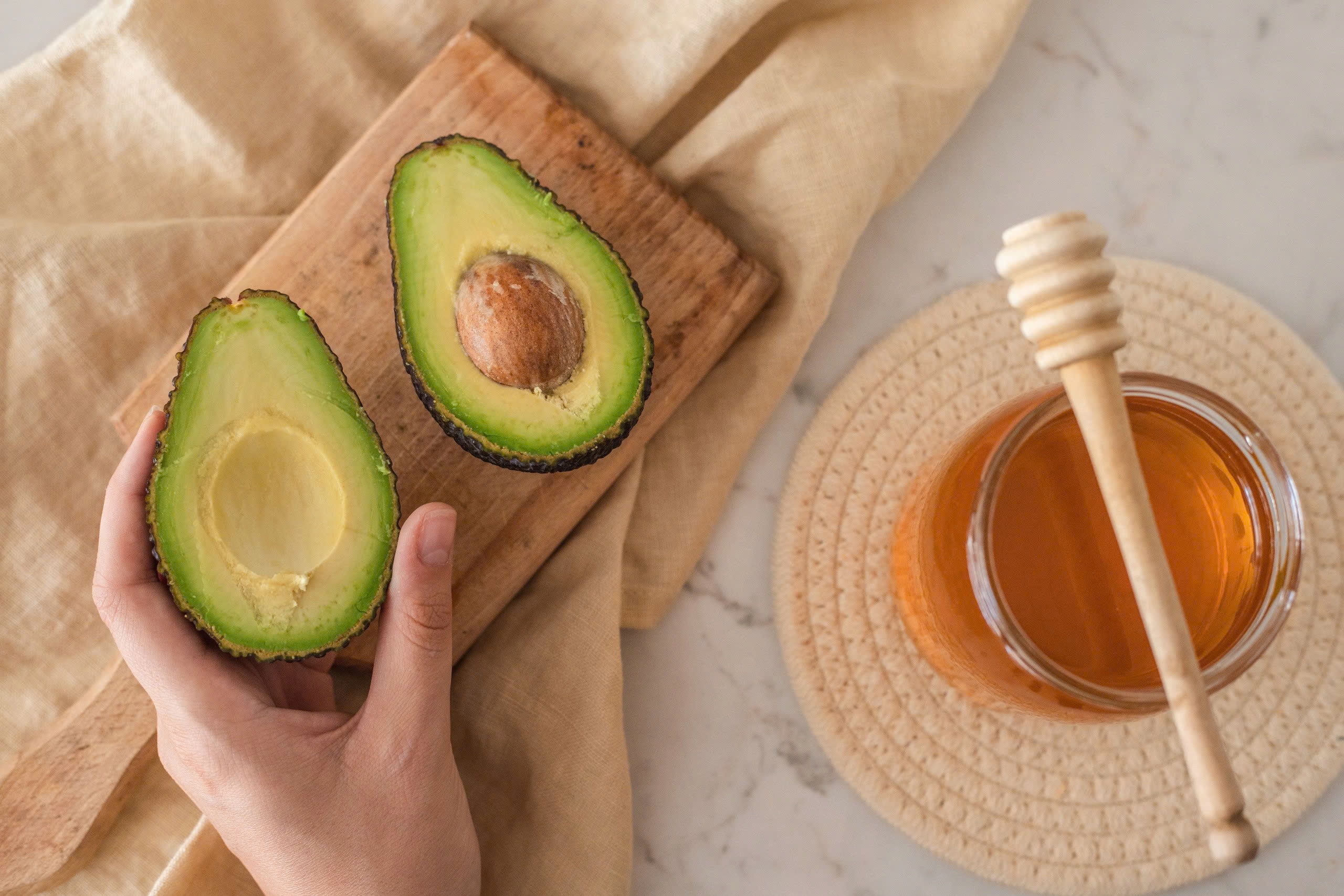 Simple beauty tips with avocado - Photo 2.